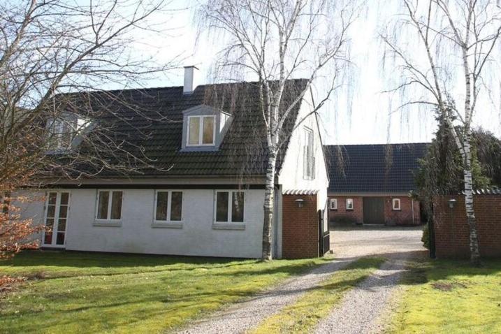 Stenbrogard Harlev  Экстерьер фото